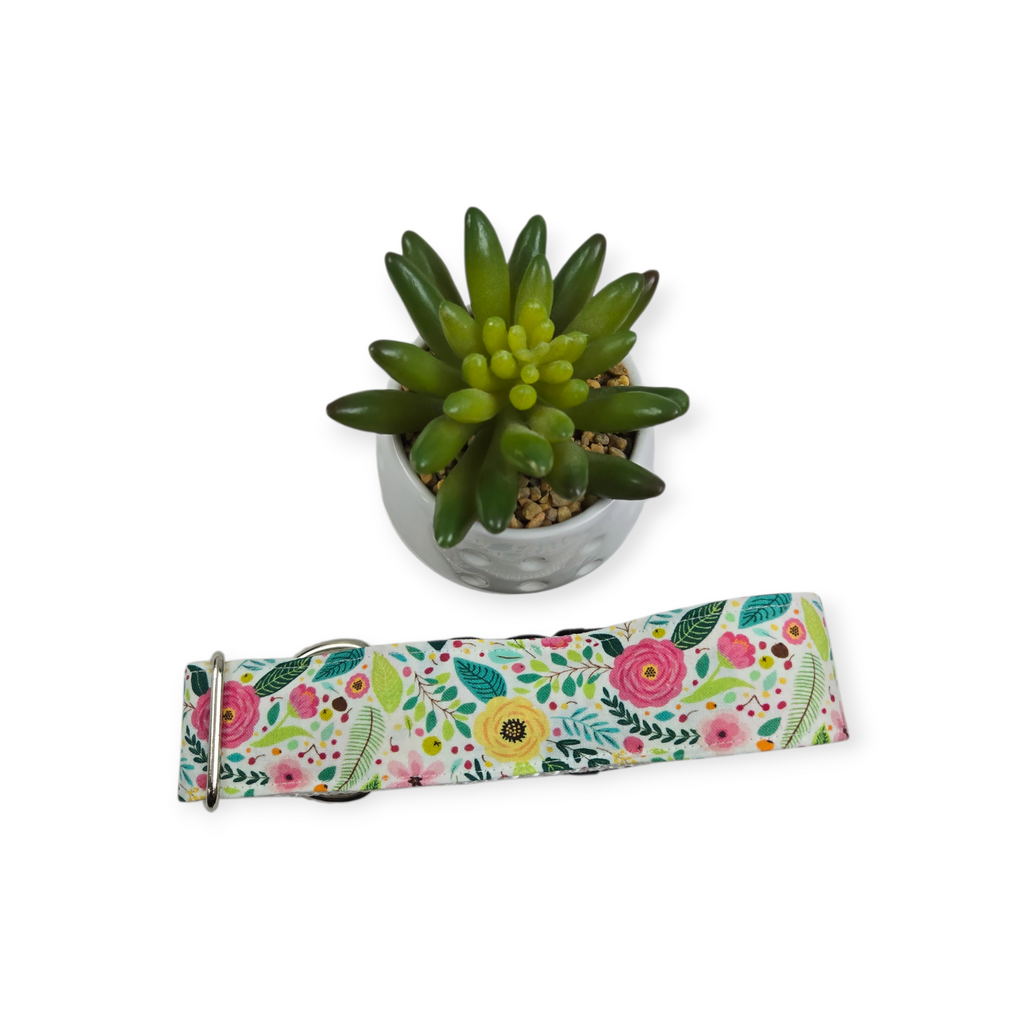 Rosette Floral Dog Collar (Large, 1.5" wide)