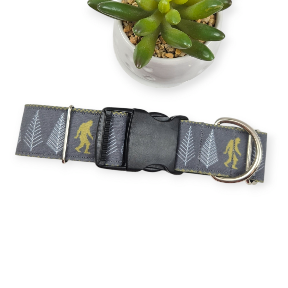 They do Exist - BigFoot and Sasquatch Dog Collar (Large, 1.5" wide)